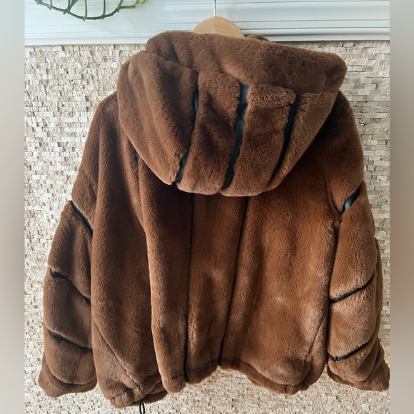 ALO Yoga Knock Out Brown Faux Fur Jacket - Picture 9 of 9